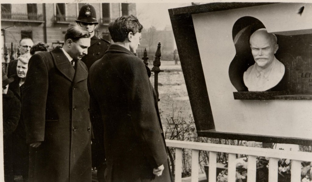 Image of the opening of memorial to Lenin in Holborn Square, Finsbury, 1942. 